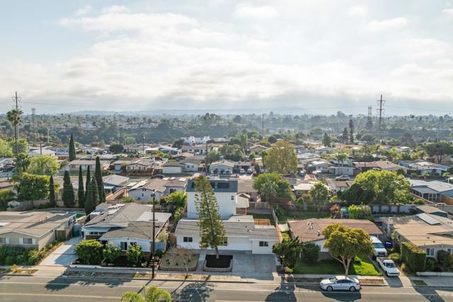 4626 4628 Derrick dr, San Diego CA: https://media.crmls.org/mediaz/1e3d050f-bd34-4b9f-bec7-fada652b4a1e.jpg
