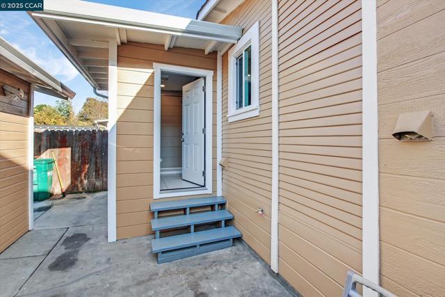 2027 83Rd Ave, Oakland CA: https://media.crmls.org/mediaz/1e3d3f10-6711-4e4e-b7eb-465f7d057d1b.jpg