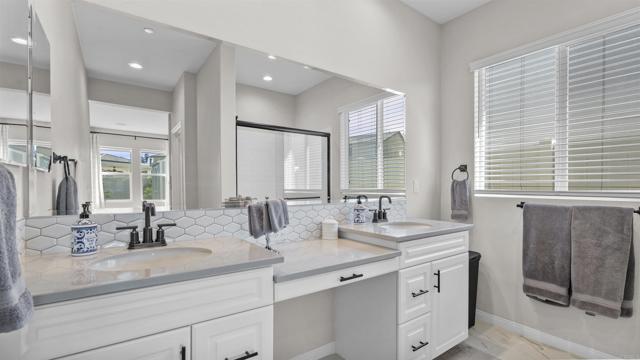 Detail Gallery Image 11 of 28 For 30491 De Caron St, Murrieta,  CA 92563 - 4 Beds | 2 Baths