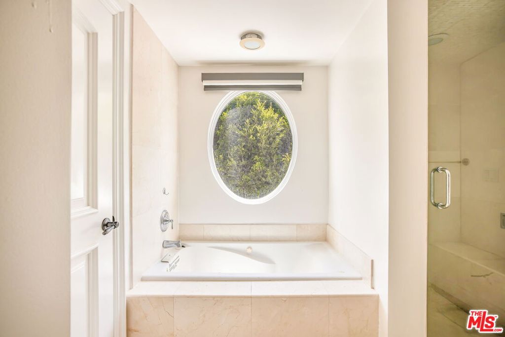 MLS #25568909 img 16