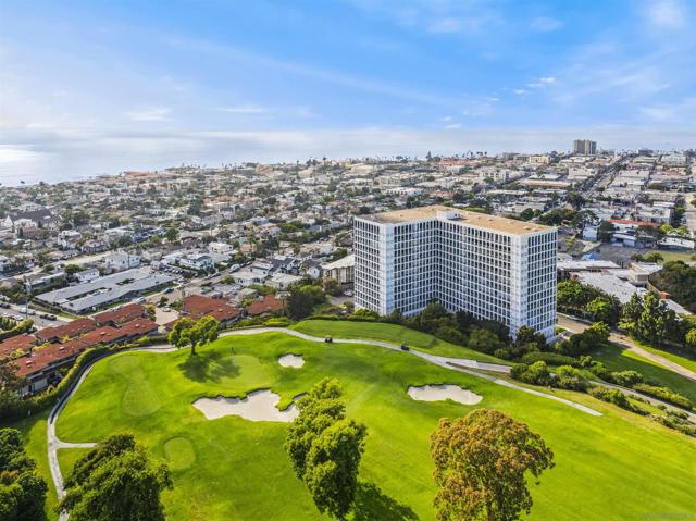 1001 Genter St, La Jolla CA: https://media.crmls.org/mediaz/1e3dcf0e-5a79-4222-9957-66c357343943.jpg