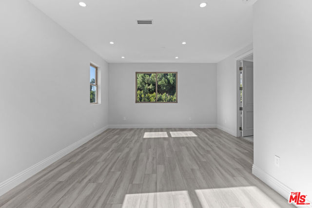 6723 Sunnyslope Avenue, Van Nuys CA: https://media.crmls.org/mediaz/1e3e11d9-9eaa-433e-91cf-8e5b0a8b6f91.jpg