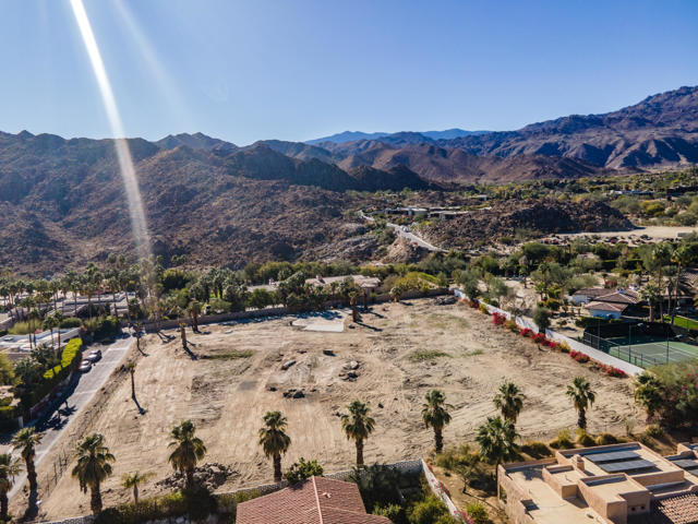 49425 Jfk Trail, Palm Desert CA: https://media.crmls.org/mediaz/1e3e1f0b-8c49-473e-8ef8-71f13641c92b.jpg