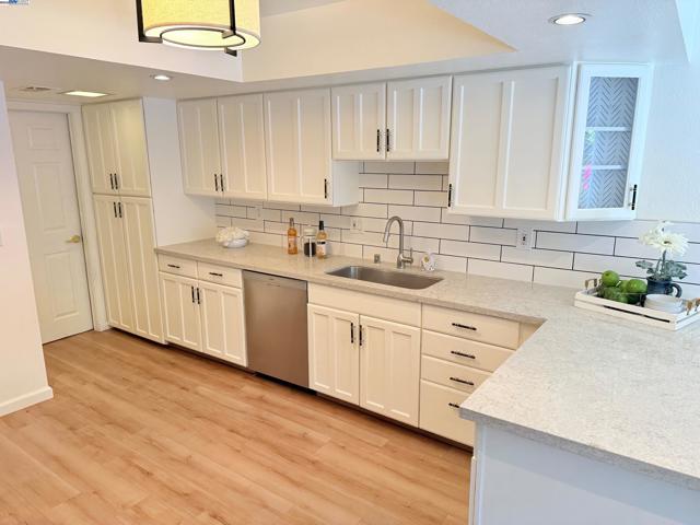3050 Benjamin Grn, Fremont CA: https://media.crmls.org/mediaz/1e3f07ff-6bf6-4733-b782-42ff28fe7943.jpg