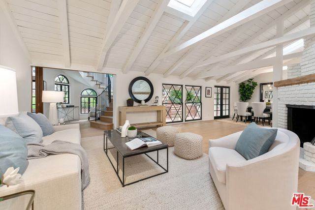 19159 Rosita Street, Tarzana CA: https://media.crmls.org/mediaz/1e3f270b-6fb8-4498-a1e9-f130f7ecf1e7.jpg