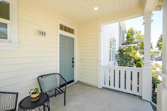 1165 Cottage Ln, Hercules CA: https://media.crmls.org/mediaz/1e3f66f9-ea8d-4748-acfc-65300dce2c0a.jpg