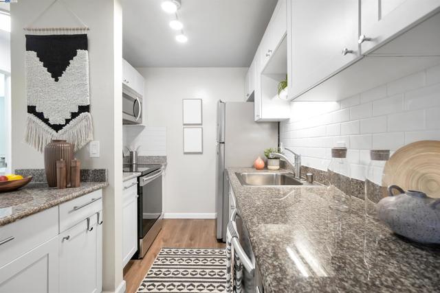 2562 Walnut Blvd, Walnut Creek CA: https://media.crmls.org/mediaz/1e3f9f27-c8cb-46e2-a83d-4f6ab74a19c4.jpg