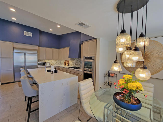Kitchen Nook & Kitchen