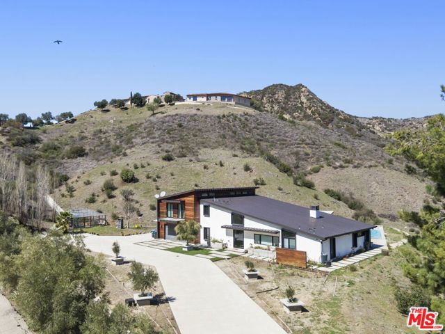 31830 Lobo Canyon, Agoura Hills CA: https://media.crmls.org/mediaz/1e416a44-93fd-4515-912e-17a3249cfff3.jpg