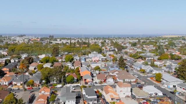 212 Ramona Street, San Mateo CA: https://media.crmls.org/mediaz/1e416ecf-9cfe-47bb-a845-78ffd98d5c7e.jpg