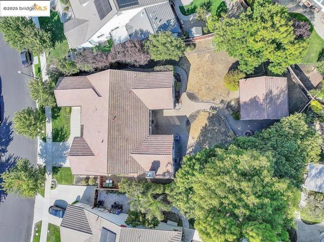 1785 Anastasia Dr, Brentwood CA: https://media.crmls.org/mediaz/1e41d33e-ef06-49fa-9e40-459df1cfb818.jpg