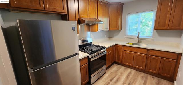 3009 Park Blvd, Oakland CA: https://media.crmls.org/mediaz/1e41fbc6-482b-4f59-9546-7505bf8b42b5.jpg