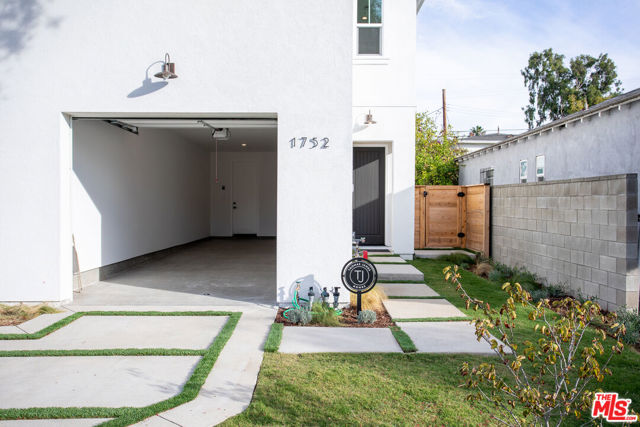 1752 Marvin, Los Angeles, California 90019, 3 Bedrooms Bedrooms, ,2 BathroomsBathrooms,Single Family Residence,For Sale,Marvin,22219621