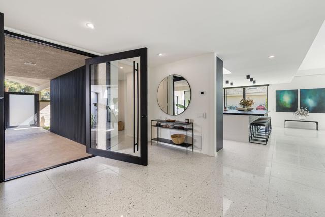 133 Columbia Drive, Rancho Mirage CA: https://media.crmls.org/mediaz/1e42edbc-a2be-4a91-9384-676e5c05ee23.jpg