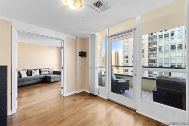 555 Front St, San Diego CA: https://media.crmls.org/mediaz/1e43044d-4bde-4eed-8a6d-b4fdead47f94.jpg