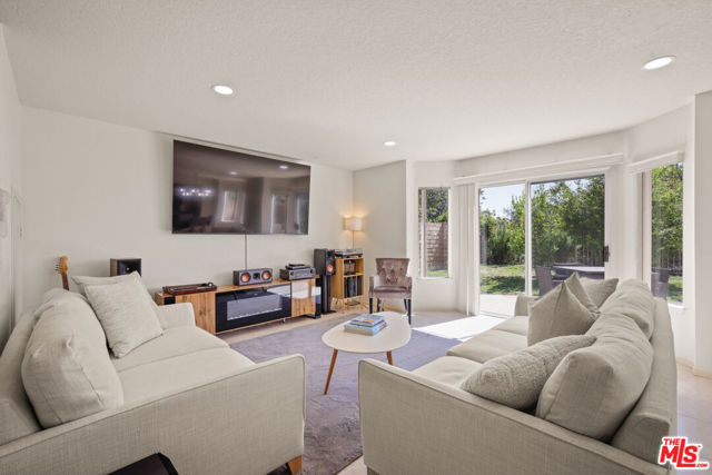 12119 Falcon Crest Way photo 3