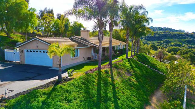 Detail Gallery Image 2 of 49 For 11106 Calgary Way, Valley Center,  CA 92082 - 3 Beds | 2 Baths