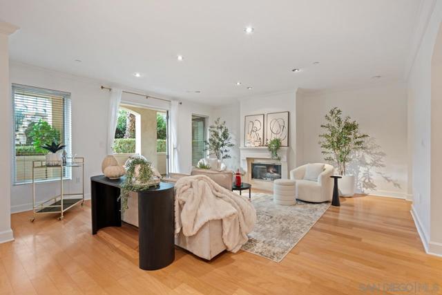 1040 Genter St, La Jolla CA: https://media.crmls.org/mediaz/1e43de74-7928-47ac-9a5d-ed3d862105e1.jpg