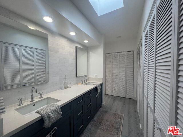 13065 Mindanao Way, Marina del Rey CA: https://media.crmls.org/mediaz/1e446f44-e1a6-4129-b89c-ae7afc09e07e.jpg