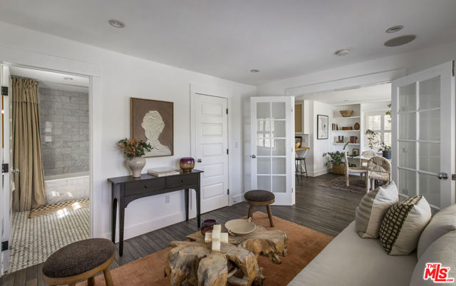 3831 Fernwood Avenue, Los Angeles CA: https://media.crmls.org/mediaz/1e448d31-1df1-4cfa-8421-e7cdb7a3e34d.jpg