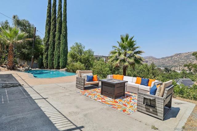 11810 Hi Ridge Rd, Lakeside CA: https://media.crmls.org/mediaz/1e44e563-cddd-46ac-b825-1353d4a90a05.jpg