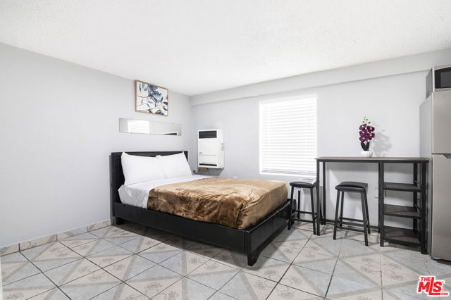 930 Fraser Avenue, Los Angeles CA: https://media.crmls.org/mediaz/1e454299-b13b-4baf-9bff-54f7c7550ba4.jpg