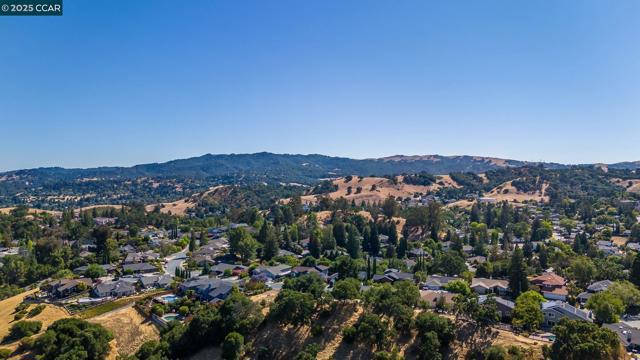 316 Valley High Dr, Pleasant Hill CA: https://media.crmls.org/mediaz/1e456594-eeb8-474a-9abc-a9934b264575.jpg