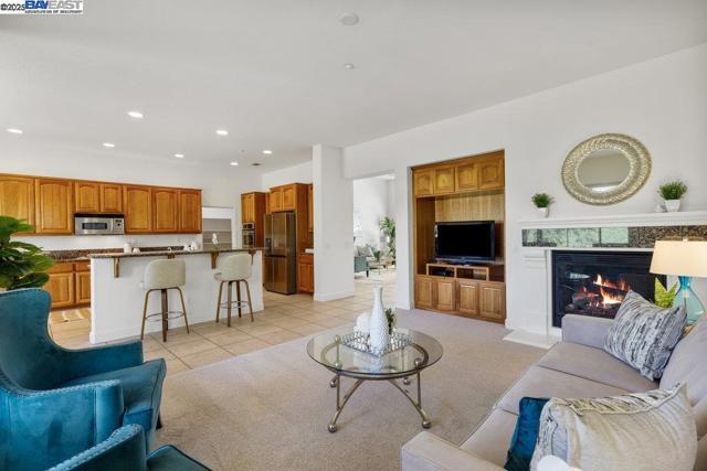 1123 Burghley Ln, Brentwood CA: https://media.crmls.org/mediaz/1e484641-c714-4df4-b8dd-8b5ba8ed36e4.jpg