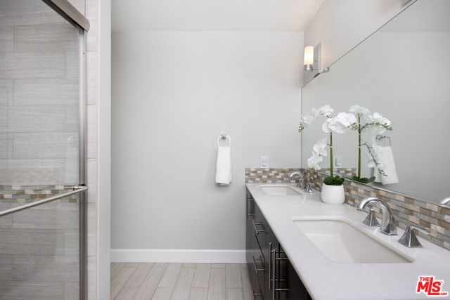 22518 Jameson Drive, Calabasas CA: https://media.crmls.org/mediaz/1e48760c-7dab-4fe1-a27d-57e316646273.jpg