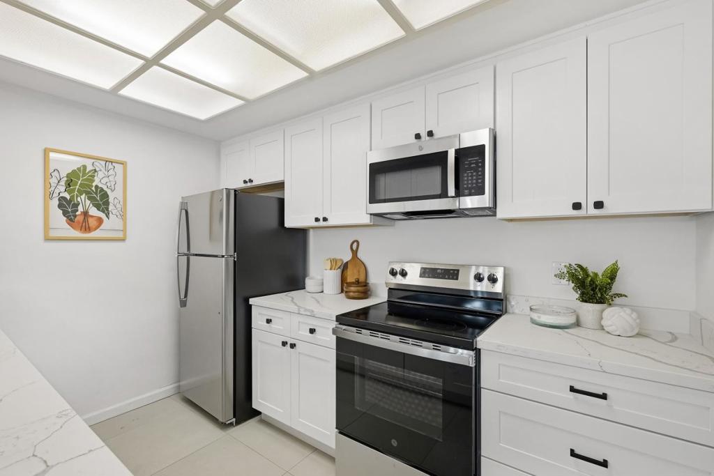 https://media.crmls.org/mediaz/1e48f1ce-8713-4d81-af3a-3db64229353d.jpg?preset=X-Large