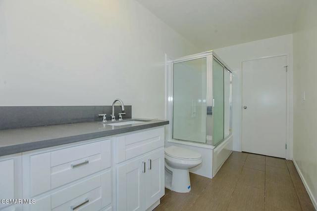 5500 Blanco Avenue, Woodland Hills CA: https://media.crmls.org/mediaz/1e490c6f-5aee-4858-bfac-ea63fe6eeaae.jpg