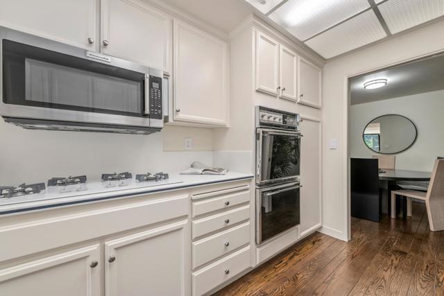 700 Sand Hill Circle, Menlo Park CA: https://media.crmls.org/mediaz/1e496830-9fa5-4dea-93d8-e028f6ece995.jpg