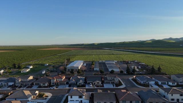 2121 Stagecoach Road, Patterson CA: https://media.crmls.org/mediaz/1e4a48a6-96a5-4943-89a4-68e4e6c124f1.jpg