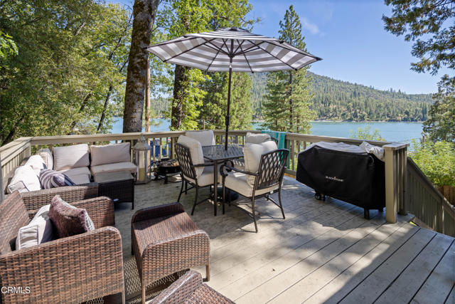 54186 Road 432, Bass Lake CA: https://media.crmls.org/mediaz/1e4b5f75-7a30-4a2c-b067-6149454b2306.jpg