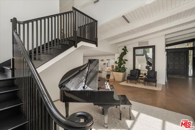 1100 Pine Drive, Beverly Hills CA: https://media.crmls.org/mediaz/1e4b80d9-94ce-4048-9e1d-64d873cb6aff.jpg