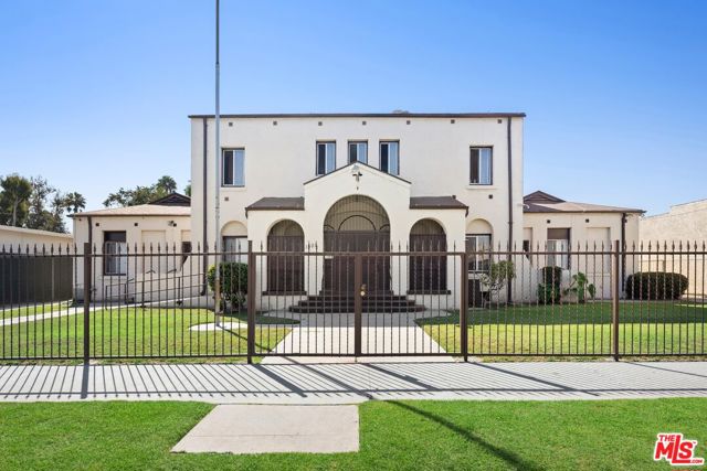 1291 N Willowbrook Avenue, Compton CA: https://media.crmls.org/mediaz/1e4bde3e-84c3-409e-9b6a-5909c5bcaa89.jpg