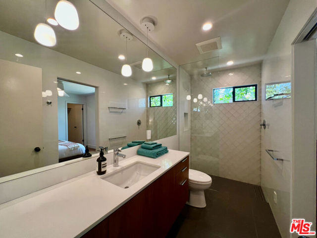 6435 Innsdale Drive, Los Angeles CA: https://media.crmls.org/mediaz/1e4c0a85-e7e4-491c-bfdd-e16d6b729a4f.jpg