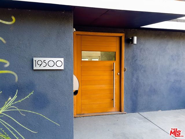 19500 Blythe Street photo 5