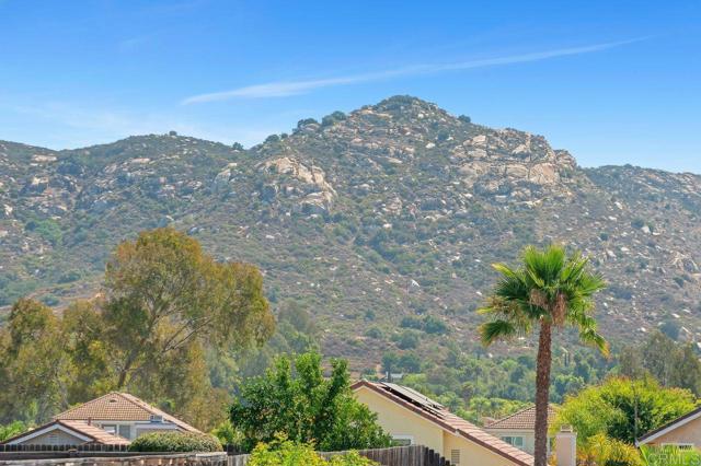 2412 Heatherwood Court, Escondido CA: https://media.crmls.org/mediaz/1e4ce053-db69-4a2c-bfa5-d6d17a97ddc3.jpg
