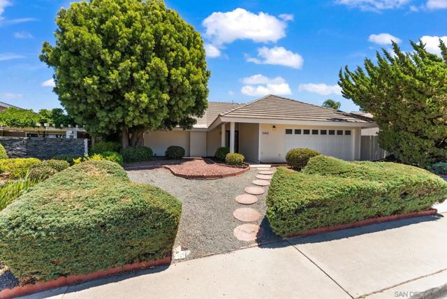 11412 Lucera Pl, San Diego CA: https://media.crmls.org/mediaz/1e4ce7f4-63c9-4e46-a695-95d1003334e6.jpg