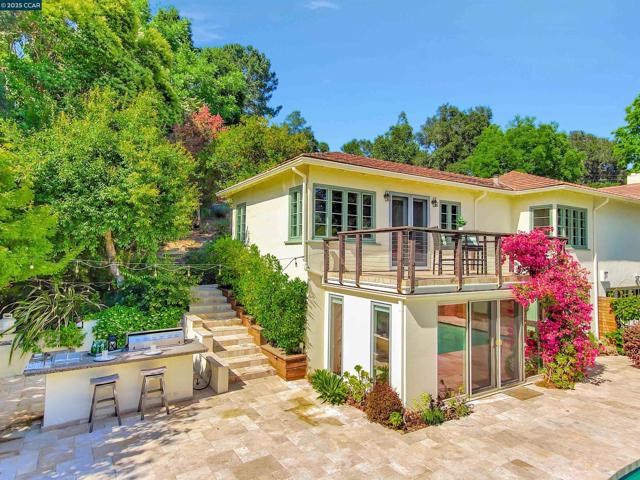 23 El Verano, Orinda CA: https://media.crmls.org/mediaz/1e4d1e2a-a2af-46f9-b485-ae68f76b424a.jpg