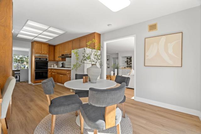 942 Viewridge Drive, San Mateo CA: https://media.crmls.org/mediaz/1e4d35f3-702a-4fd0-952d-7ab4e1a63e47.jpg