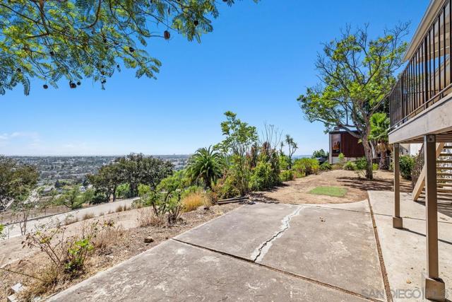 6371 Dwane Ave, San Diego CA: https://media.crmls.org/mediaz/1e4e19cd-d146-49ea-b1b6-27f4c654e259.jpg