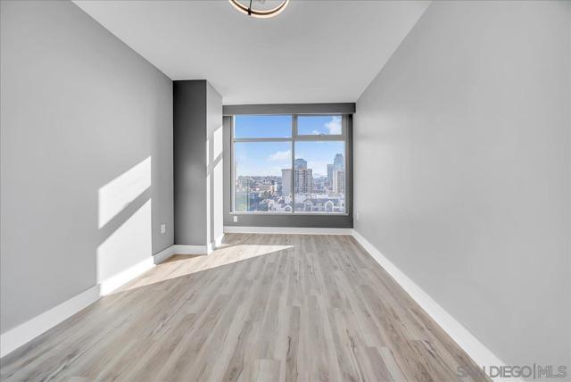 645 Front St, San Diego CA: https://media.crmls.org/mediaz/1e4eec38-64bc-4fd2-81a6-7cc6fa51671d.jpg