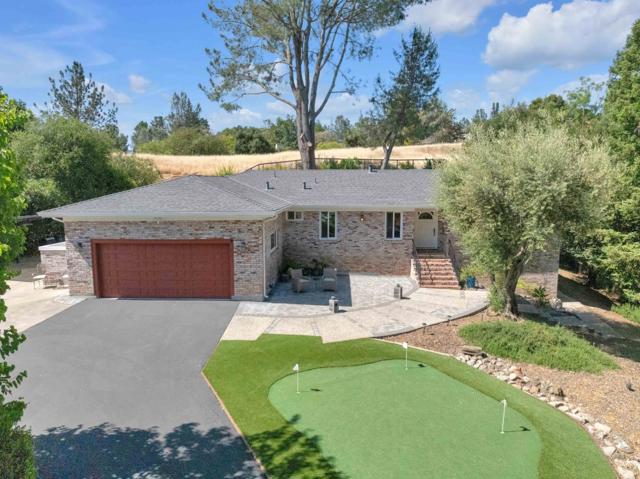 17035 Copper Hill Drive, Morgan Hill CA: https://media.crmls.org/mediaz/1e4f08d1-48cf-4b59-bf8b-2eefab53bb31.jpg