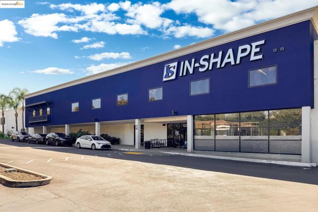 1515 Schenone Ct, Concord CA: https://media.crmls.org/mediaz/1e4f271f-3cf0-4a14-82e7-046b67a1e3c8.jpg