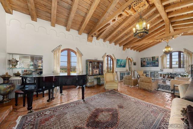 3928 La Cresta Way, Bonita CA: https://media.crmls.org/mediaz/1e4f7429-0ecf-4f1d-b25c-9b2ea049fcb5.jpg