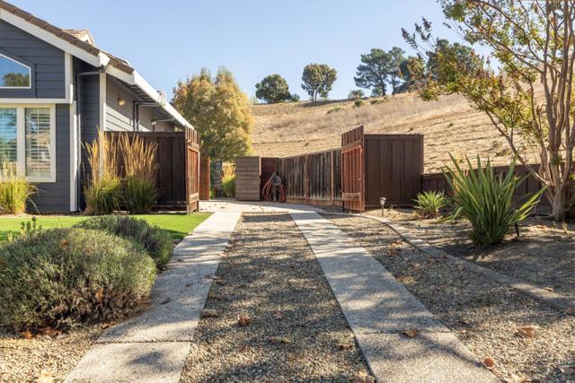 92 Hillview Drive, Danville CA: https://media.crmls.org/mediaz/1e4f7935-318f-4f68-805d-89ea73543867.jpg