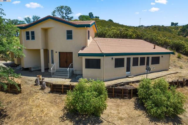 59480 Mines Rd, Livermore CA: https://media.crmls.org/mediaz/1e4fa389-2338-4673-8a13-107ff9a45c75.jpg