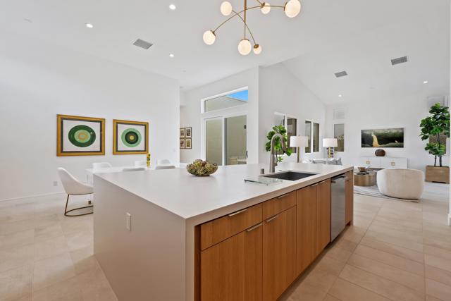 781 Fountain Drive, Palm Springs CA: https://media.crmls.org/mediaz/1e4fddb6-bd99-4963-98bd-a0c9fc0d7a76.jpg